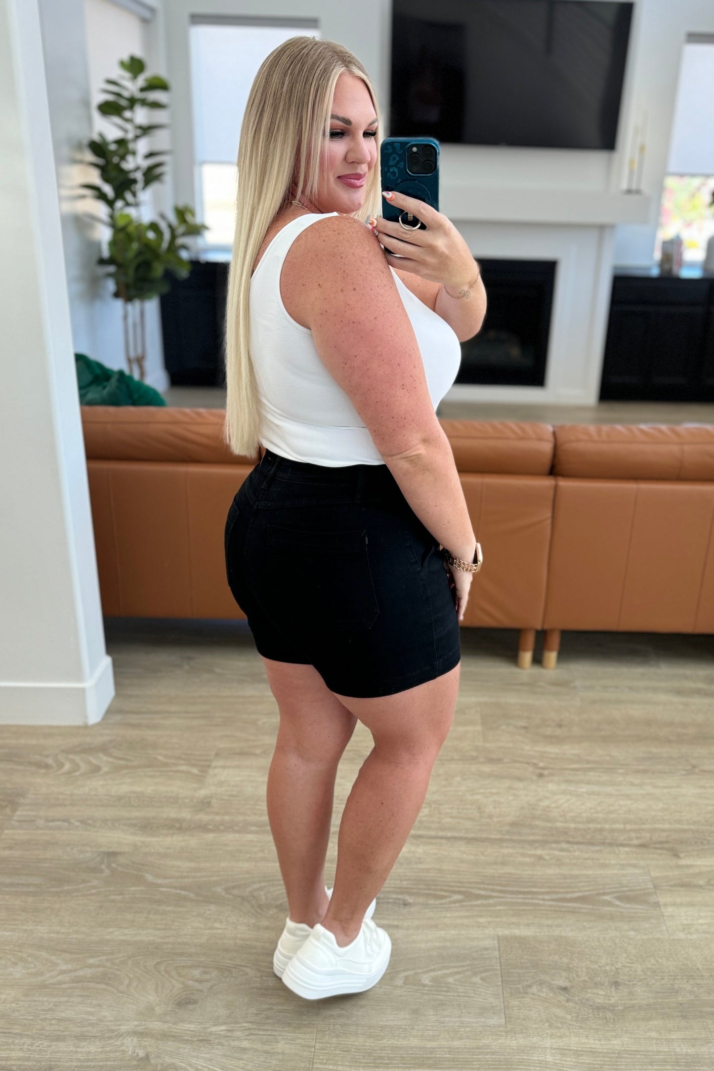 Reagan High Rise Button Fly Trouser Shorts - ave