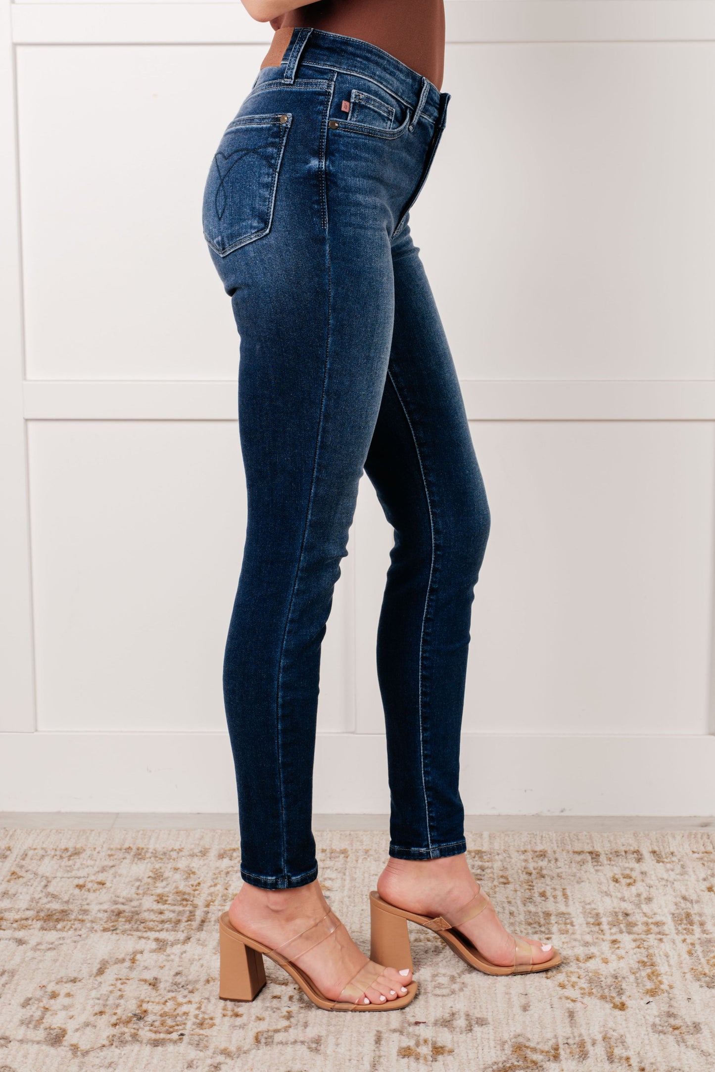 Skylar Mid Rise Thermal Vintage Skinny Jean - Ave